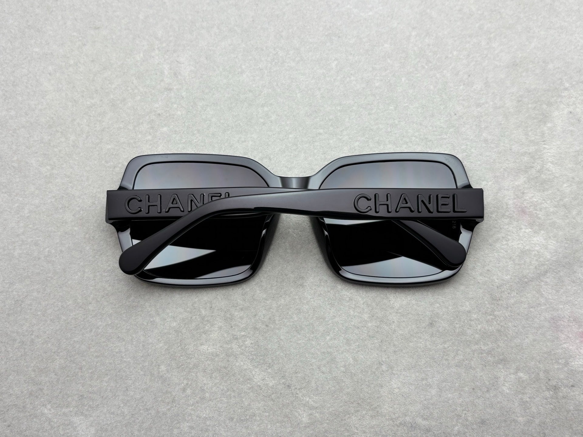 CHANEL  男女款太阳镜   size：56-17-140