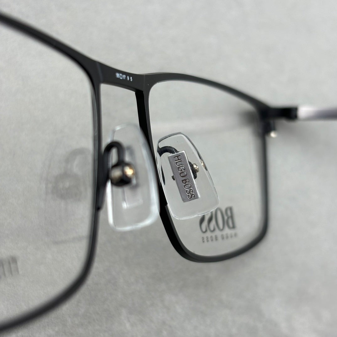 正品 BOSS 男女款商務眼鏡 新品 進口鈦合金 size：55-17-145總寬145框高37