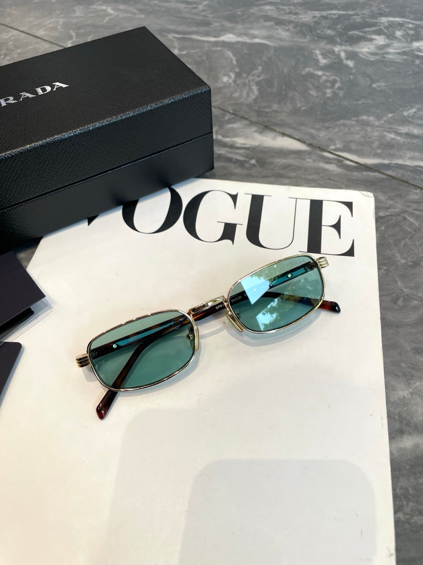 Jennie & Prada  RB54