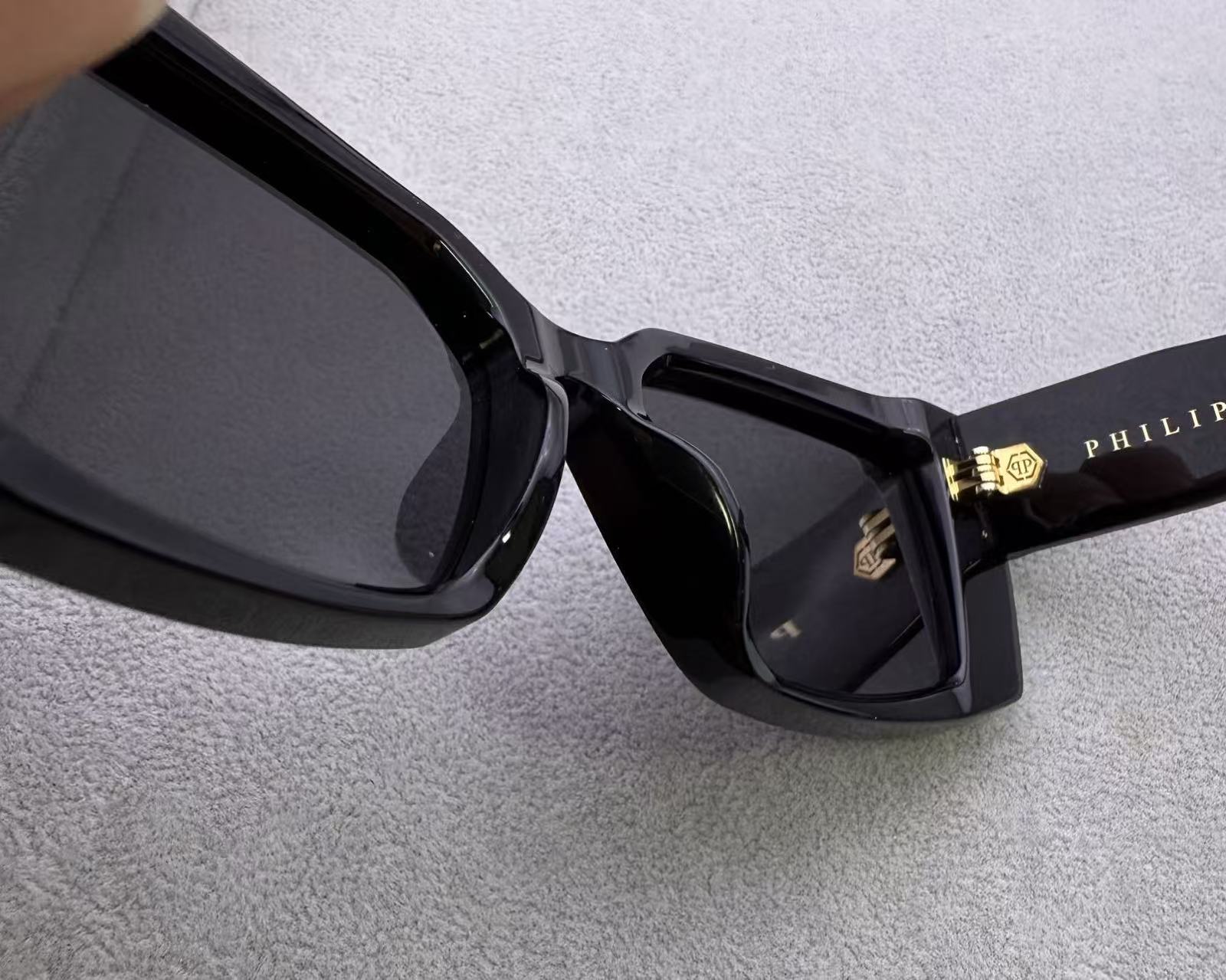 全新Philipp Plein 女貓眼太陽眼鏡 size：55-16-150 灰色鏡片