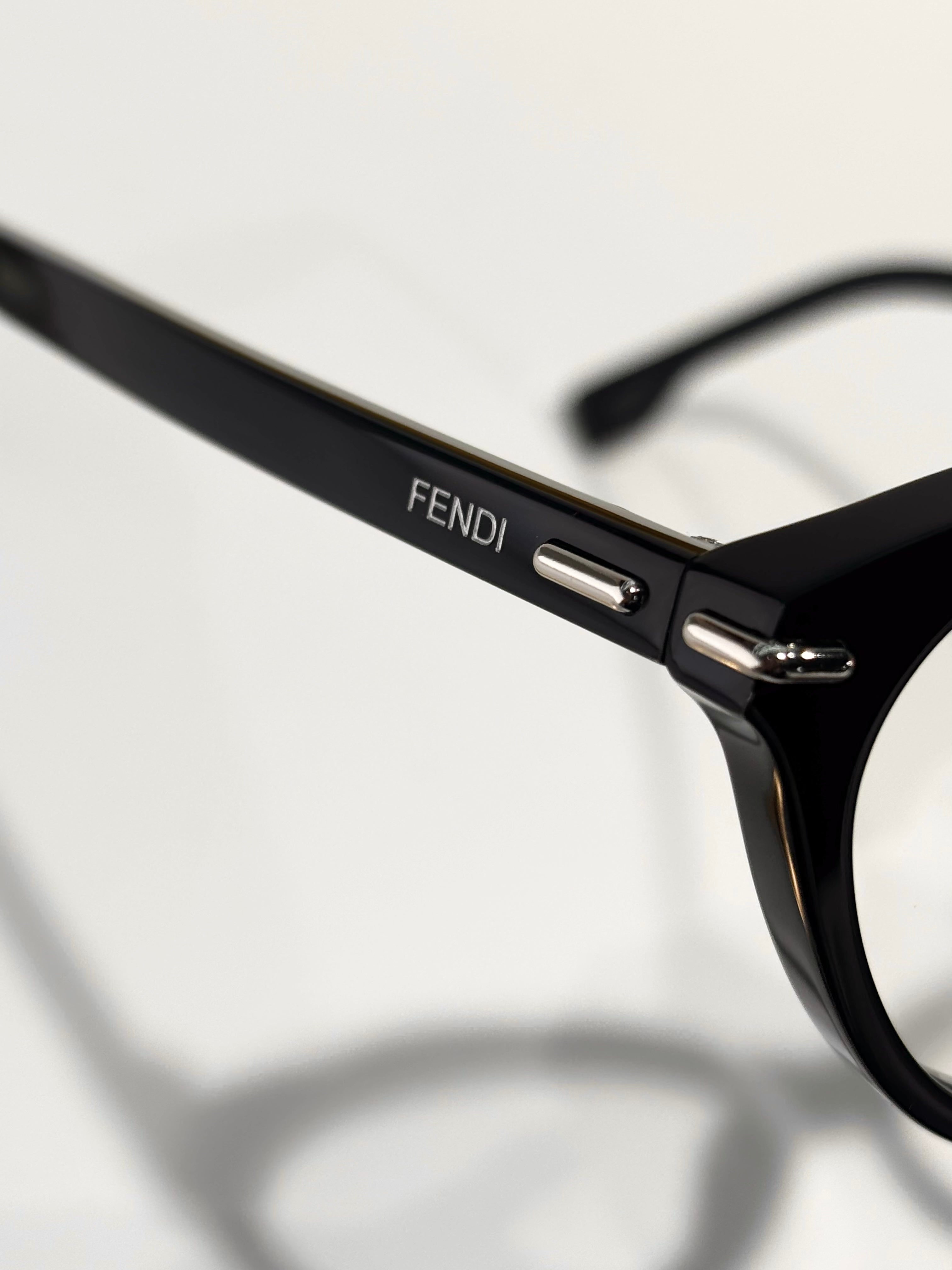 Fendi ：FE50126I SIZE：53口16-140 黑