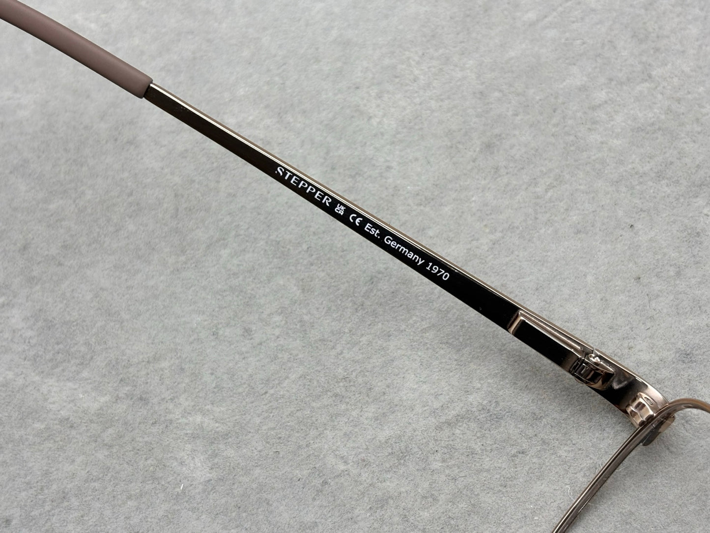 正品 STEPPER 女款眼鏡框 size：52-15-135總寬135框高38