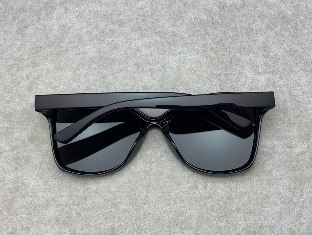 BALENCIAGA男女款太陽眼鏡 新品 size：58-18-135