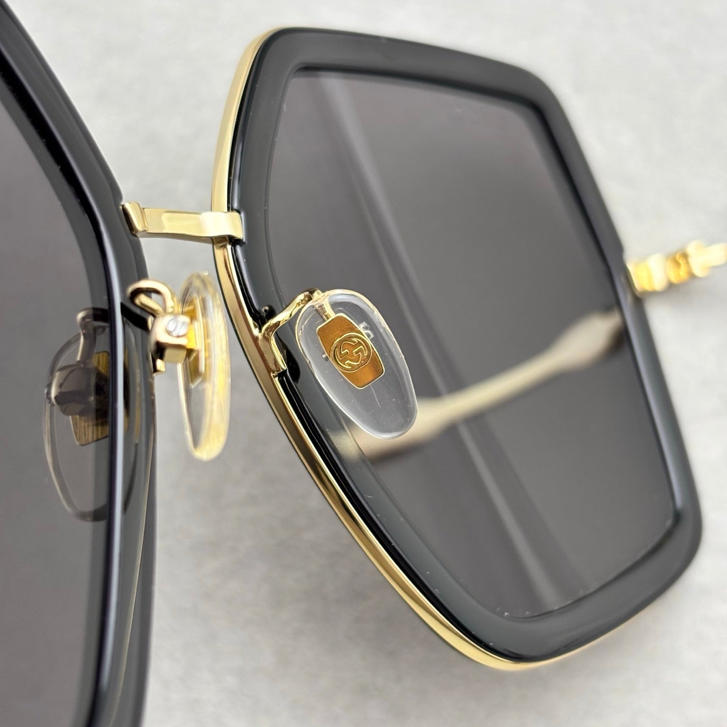 GUCCI GG0106S 女款太陽眼鏡 size：56-19-140