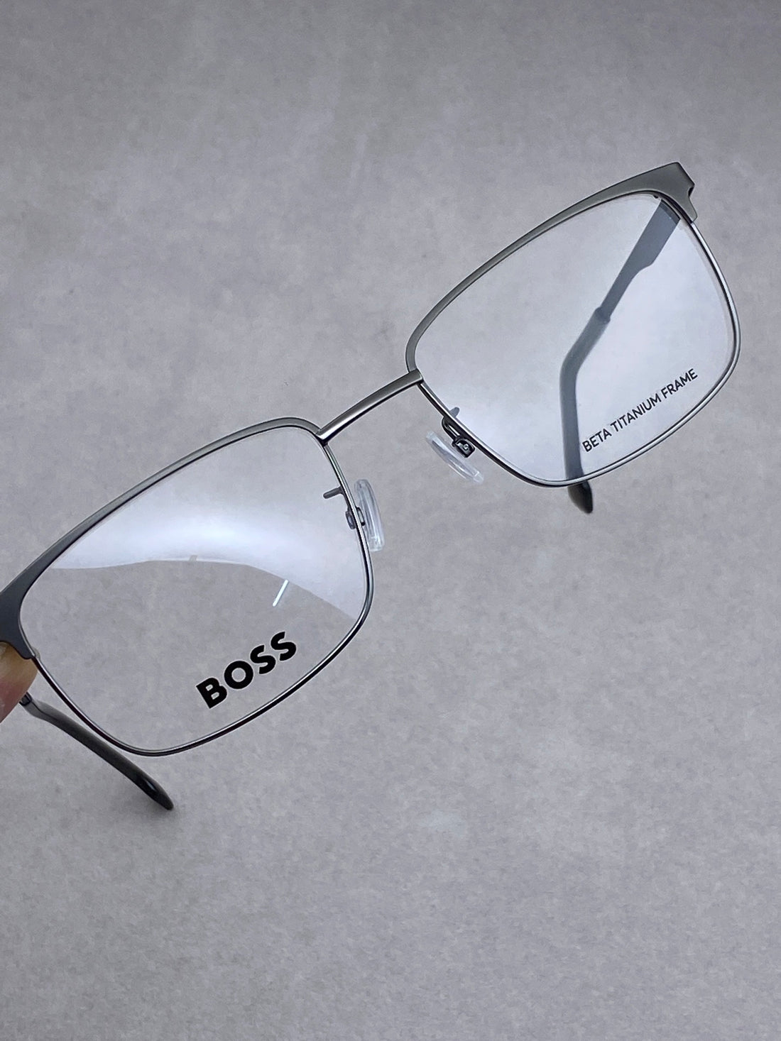 HUGO BOSS，鈦架系列， 獨立可調式鼻托，尺寸56-19-145