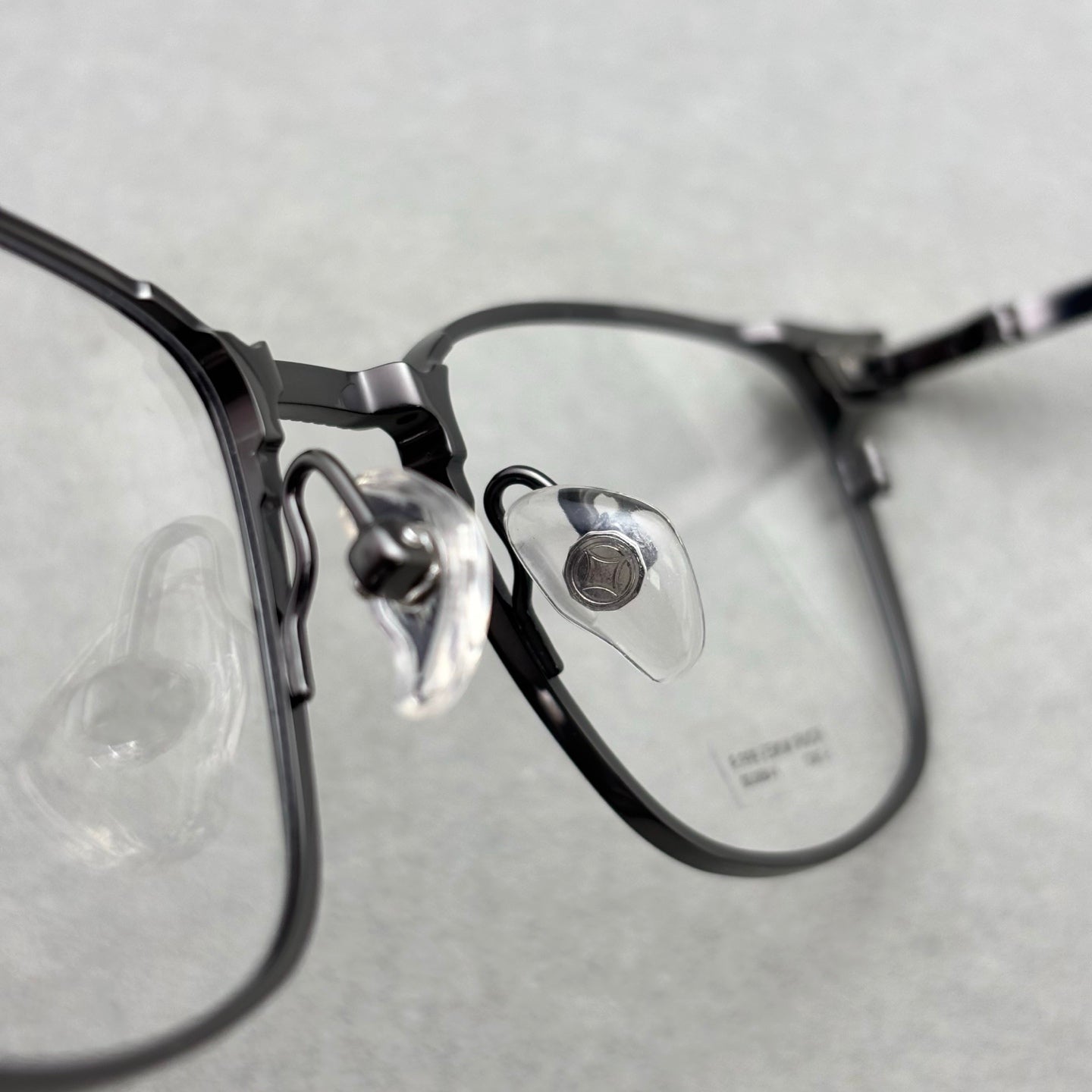 日本 999.9 男女眼鏡 純鈦 size：48-21-142總寬143框高42