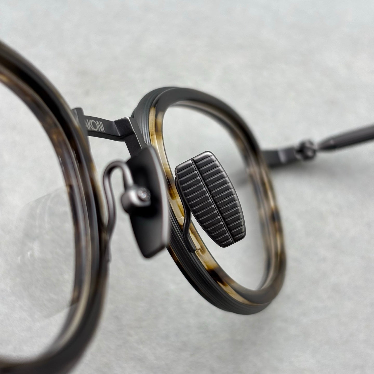 正品AKONI size：43-26-140總寬140框高45