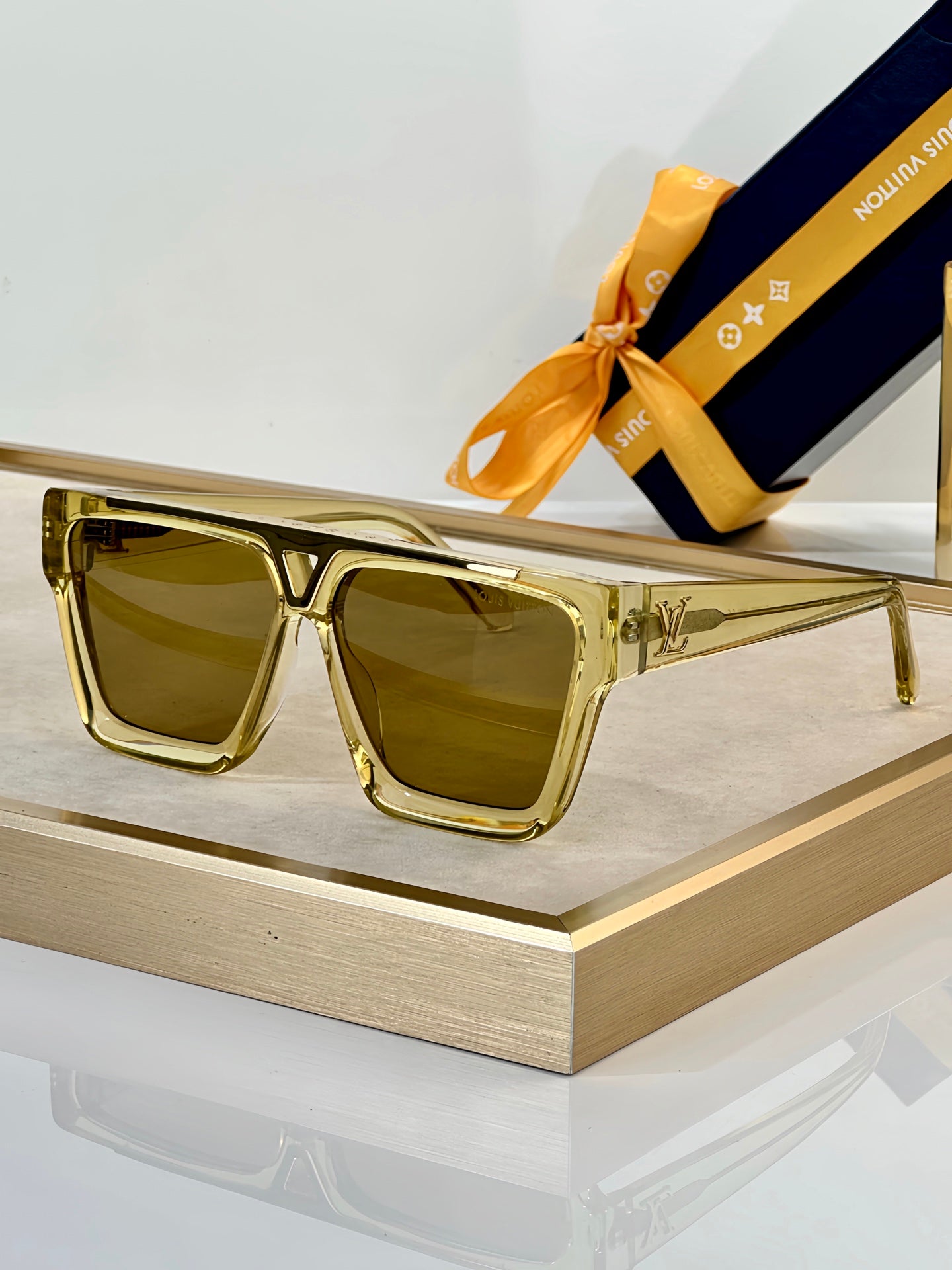 Louis Vuitton- 水晶黃型號Z1502 Z1681 Z1682 Z1811 Z1894 z1979 Z2200