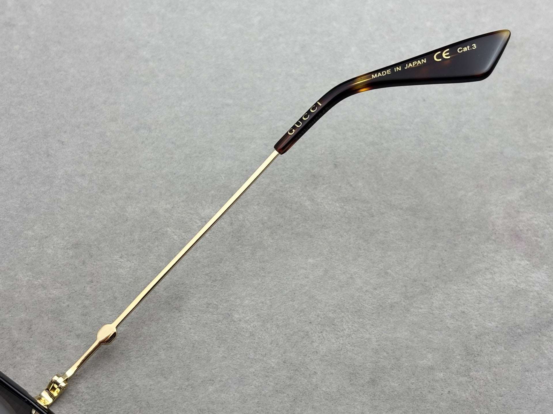 GUCCI GG0106S 女款太陽眼鏡 size：56-19-140