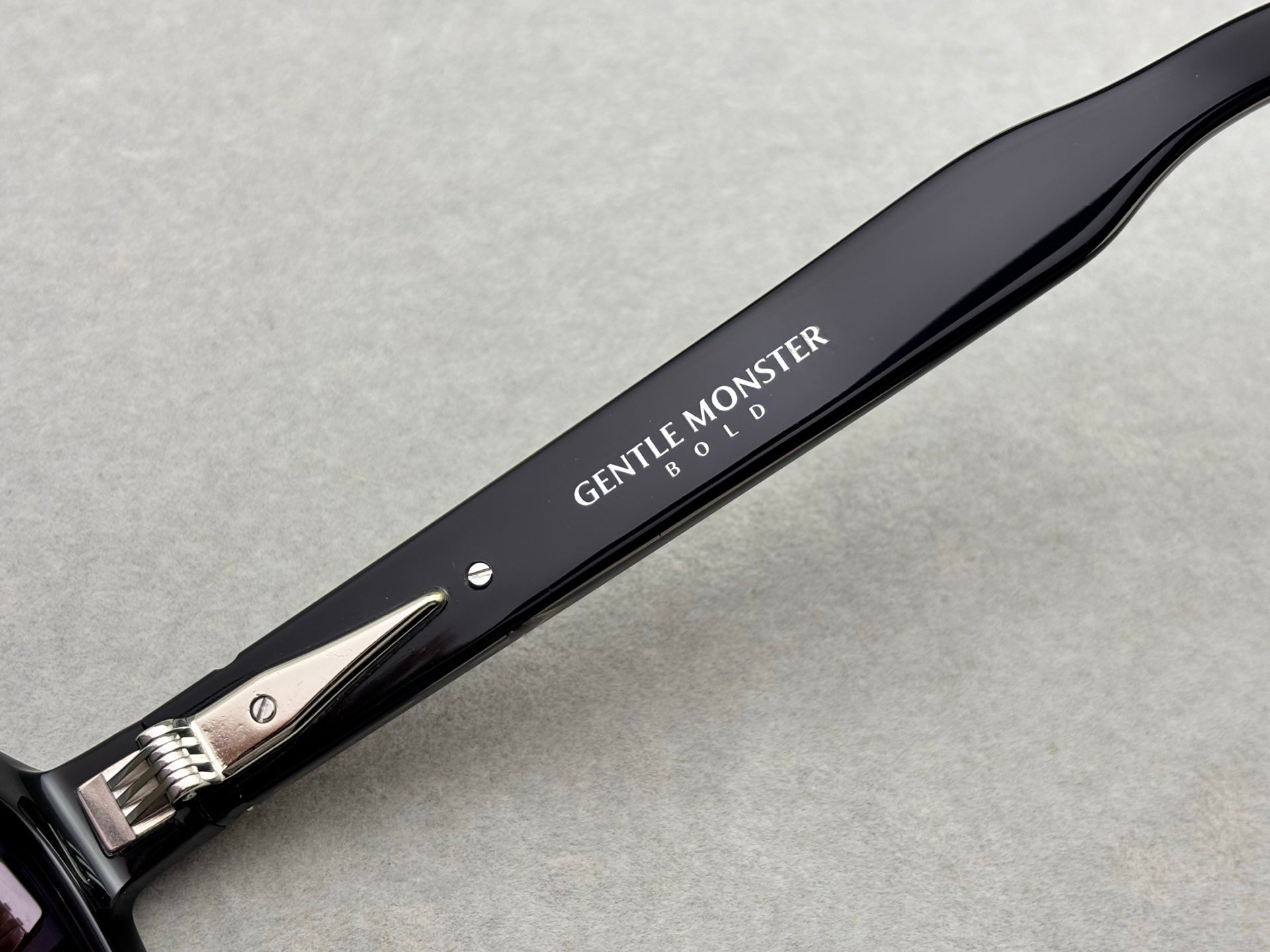 2025年冬季新品GM COMTE 男女款太陽眼鏡 size：56-21-141