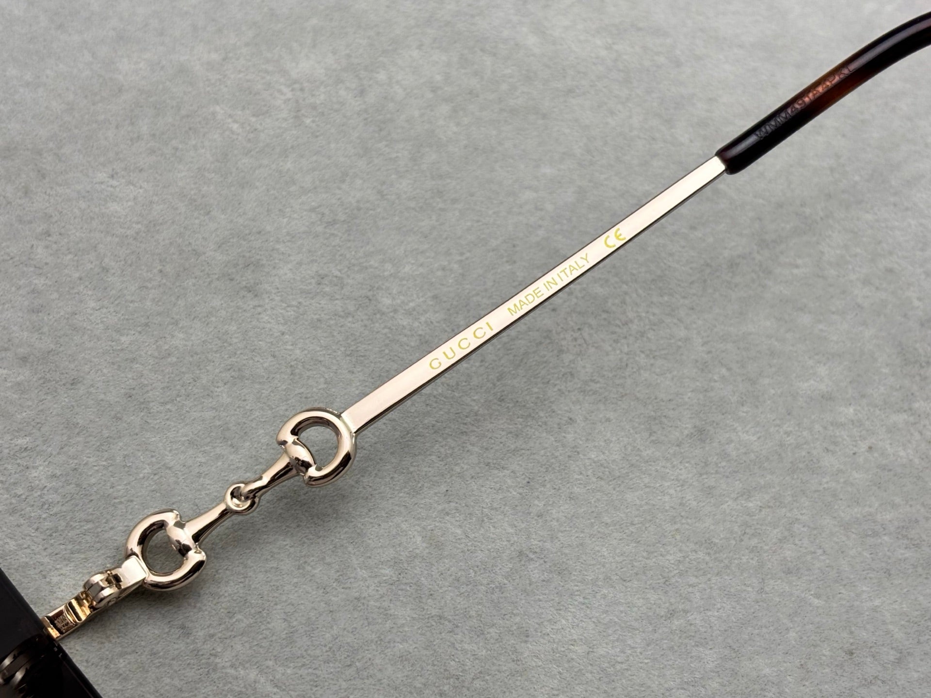 GUCCI GG0879S  男女款太阳镜   size：61-18-140