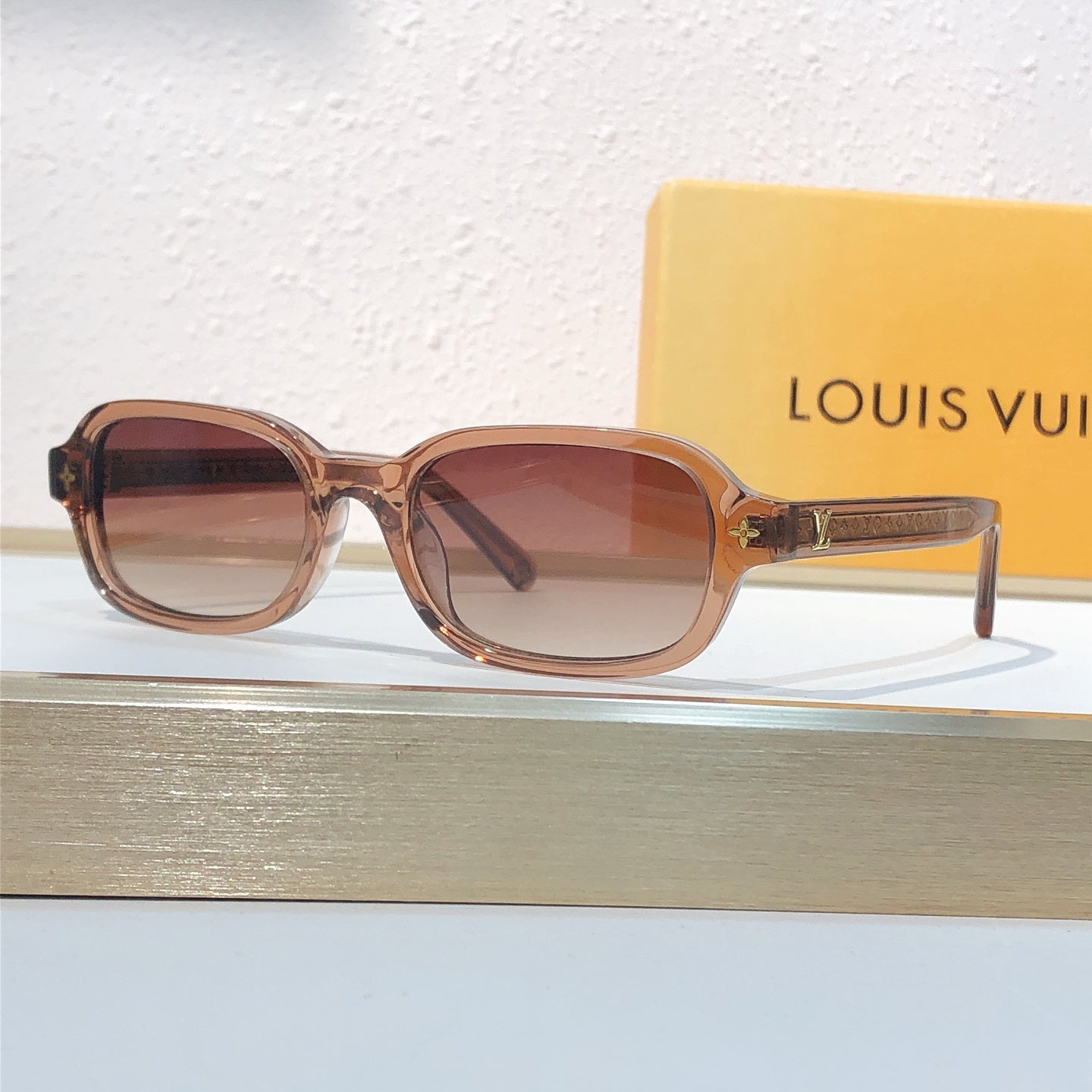 LOUIS VUITTON Z3045U  SIZE：54口17-145