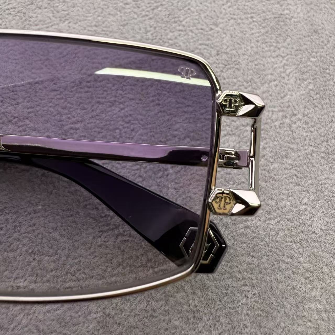 Philipp Plei 男女款太陽 方格墨鏡 size：58-18-145