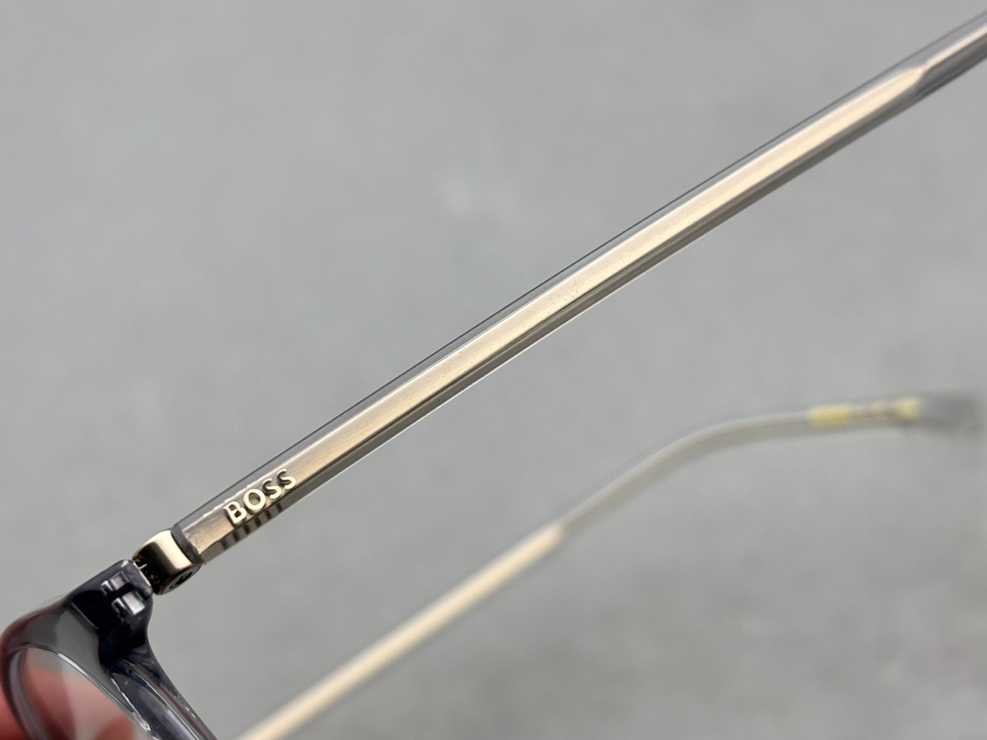 正品 HUGO BOSS 男女眼鏡 size：50-20-150總寬142框高47