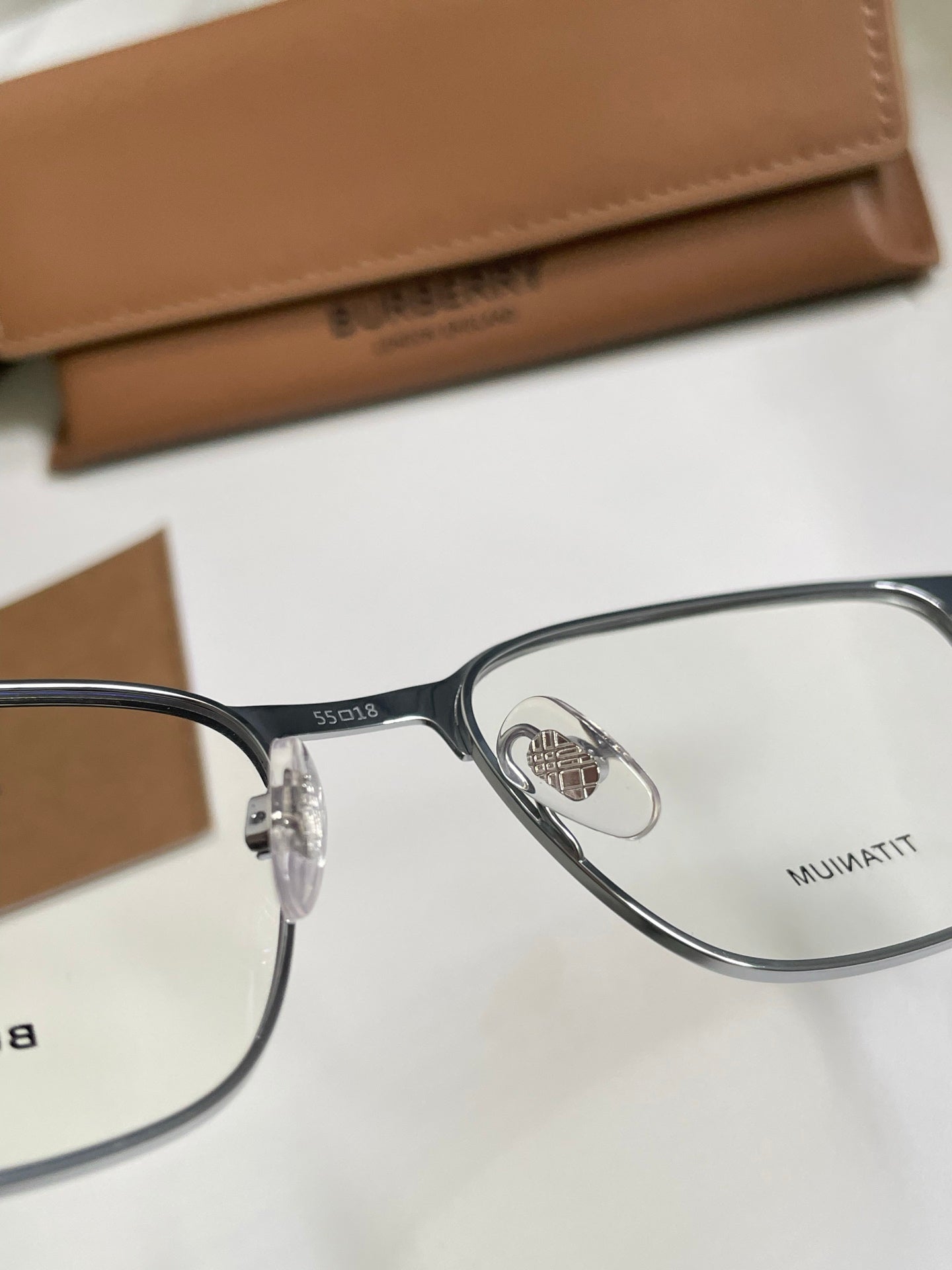 Burberry 新眼鏡 BE1372 尺寸55-18-145
