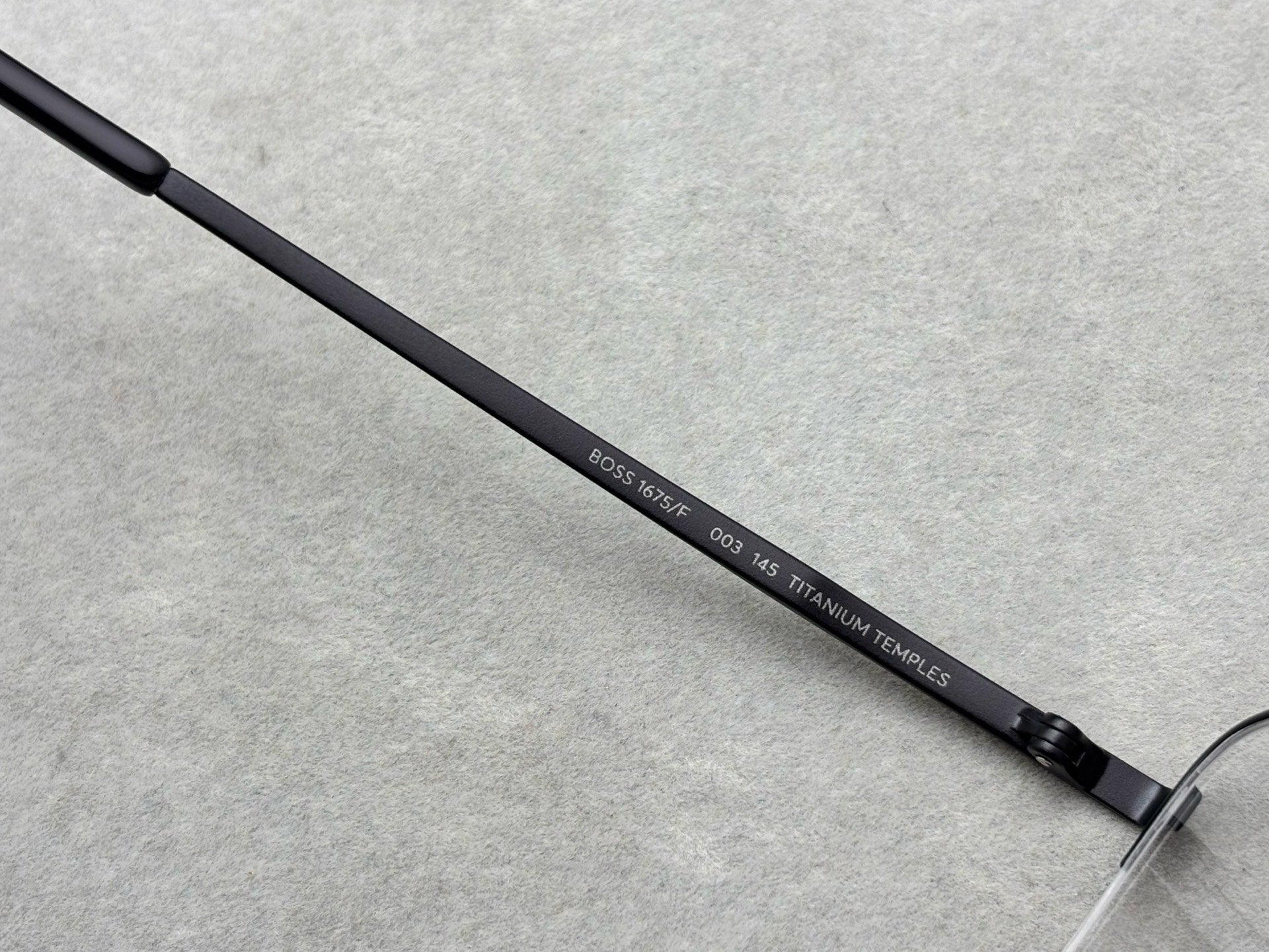 HUGO BOSS 男女眼鏡 鈦合金 size：54-18-145總寬145框高40