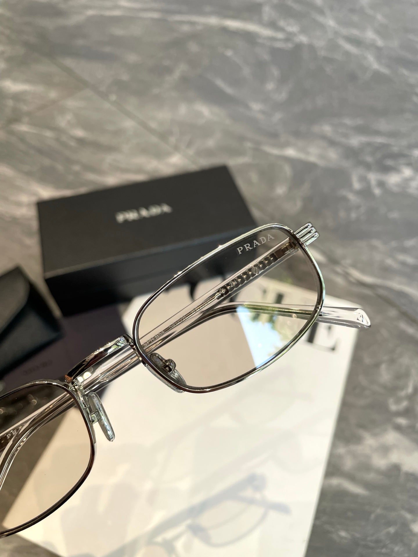 Jennie & Prada  RB54