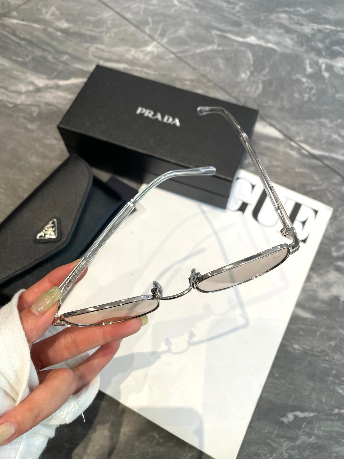 jennie墨超PradaB54s Prada B54