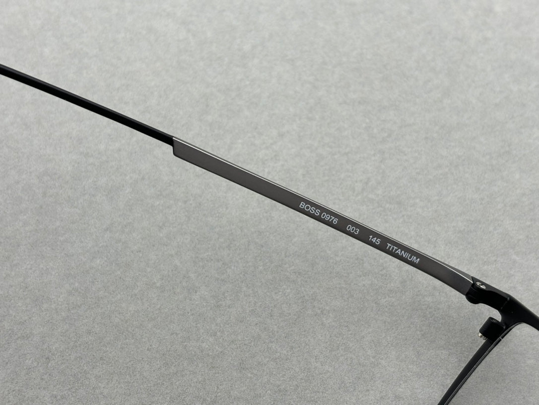 正品 BOSS 男女款商務眼鏡 新品 進口鈦合金 size：55-17-145總寬145框高37