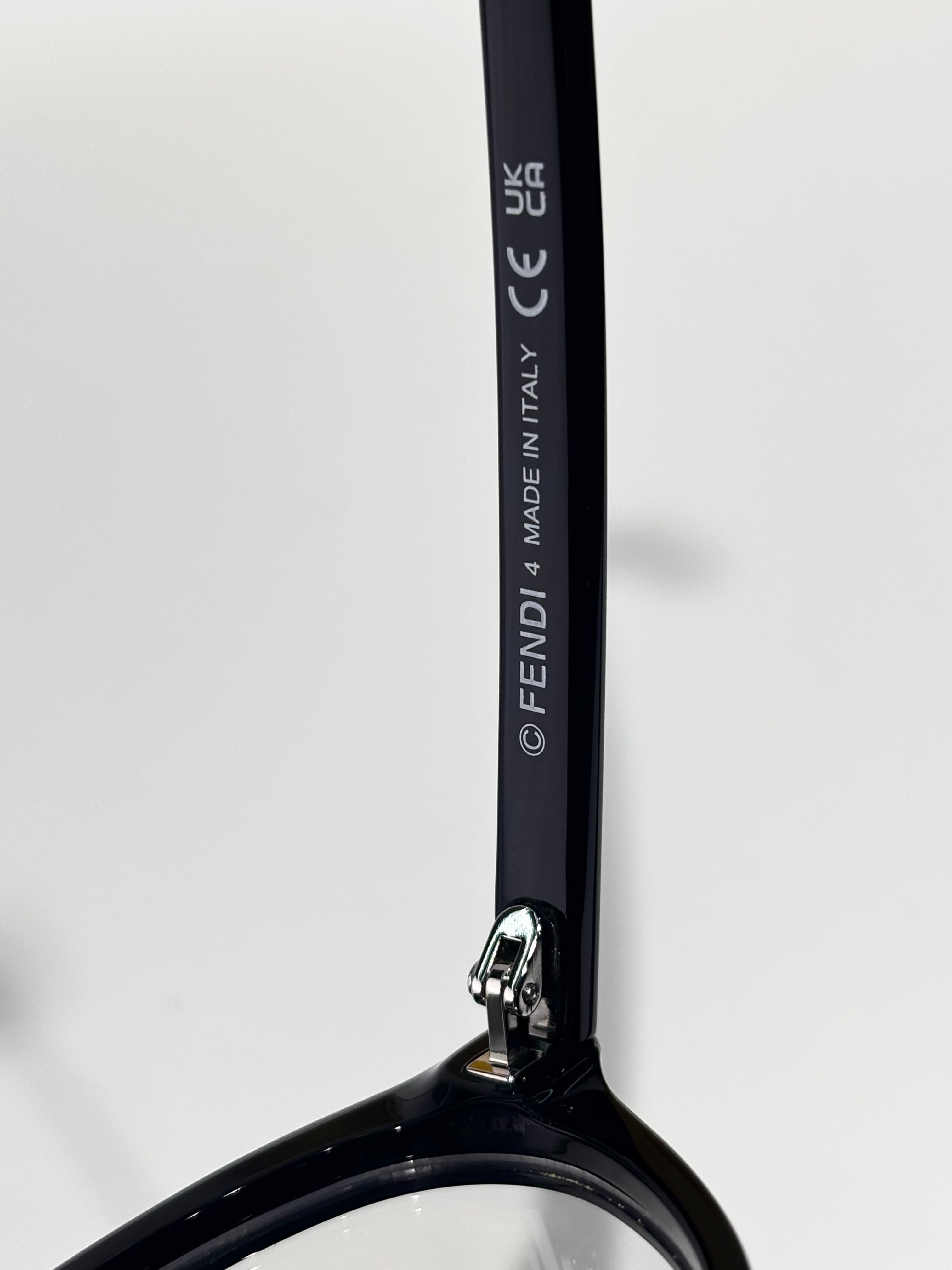 Fendi ：FE50126I SIZE：53口16-140 黑