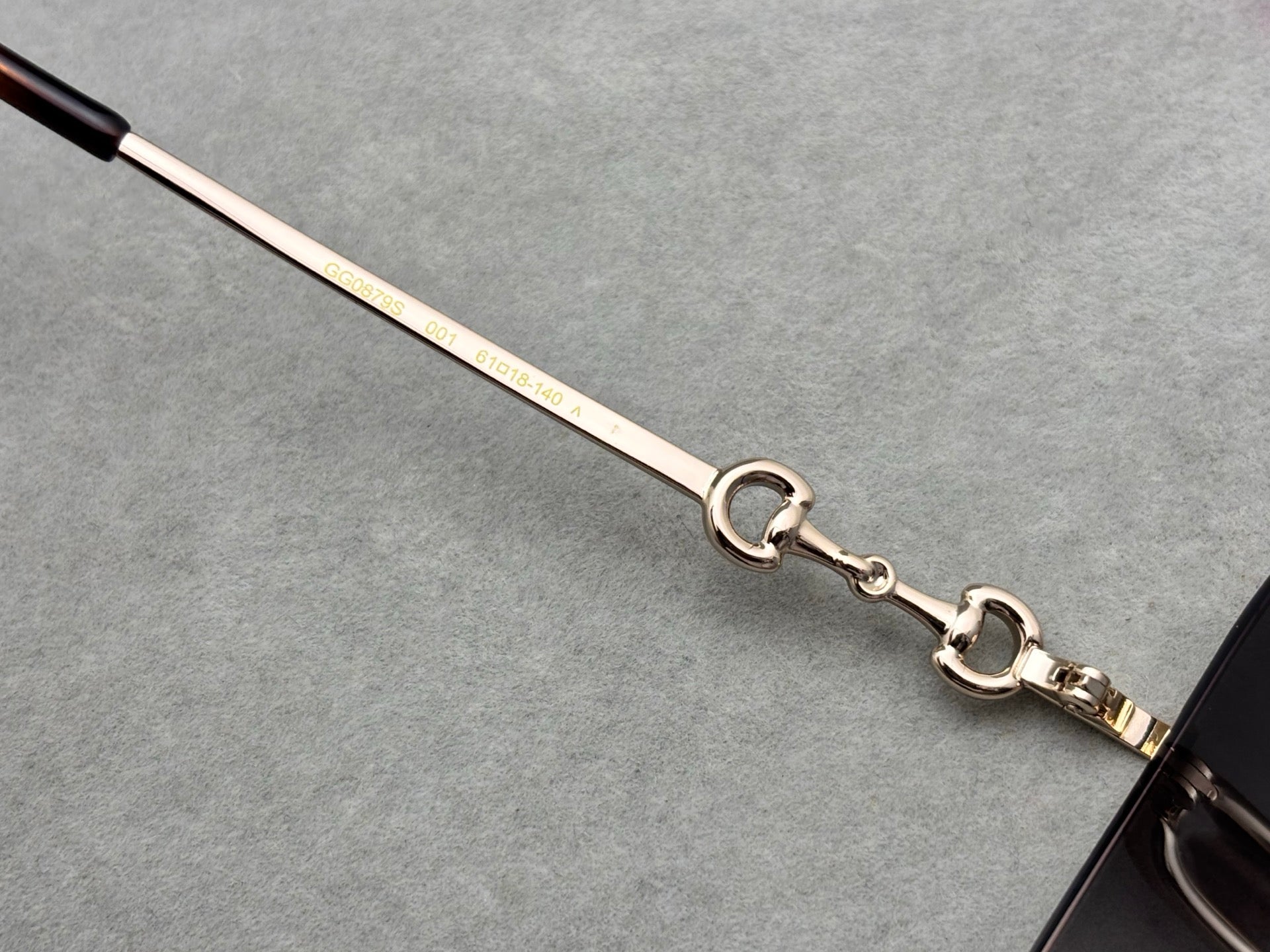 GUCCI GG0879S  男女款太阳镜   size：61-18-140