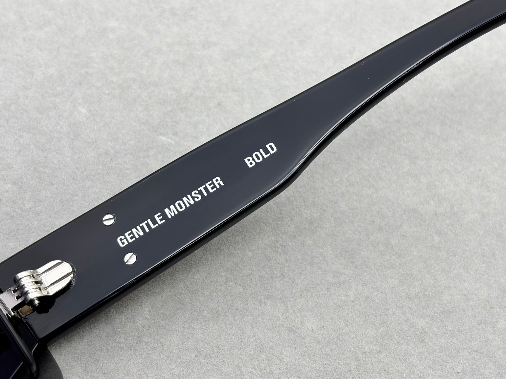 GM PARABOLA 男女款太陽眼鏡 新品 size：52-20-147