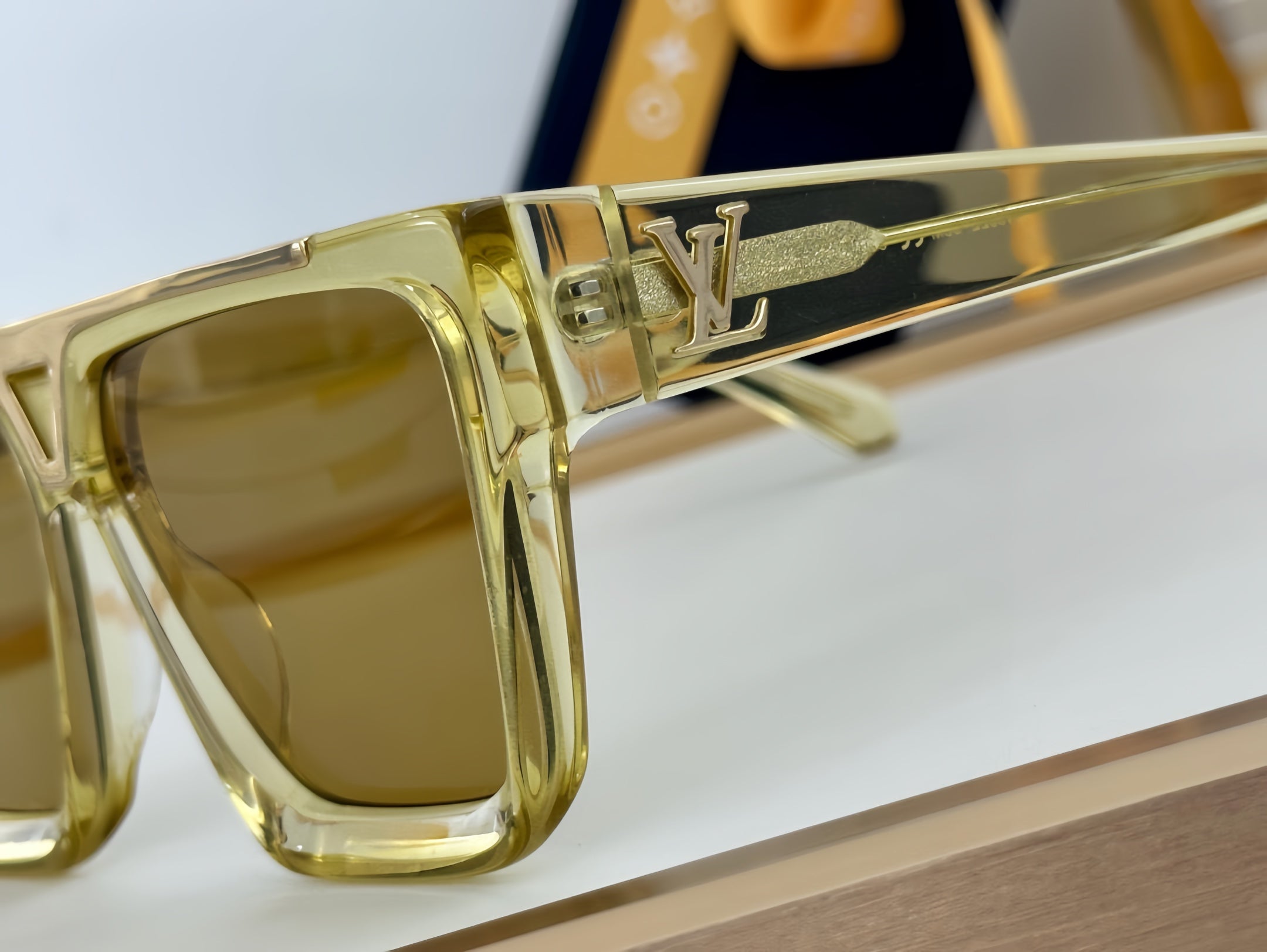 Louis Vuitton- 水晶黃型號Z1502 Z1681 Z1682 Z1811 Z1894 z1979 Z2200