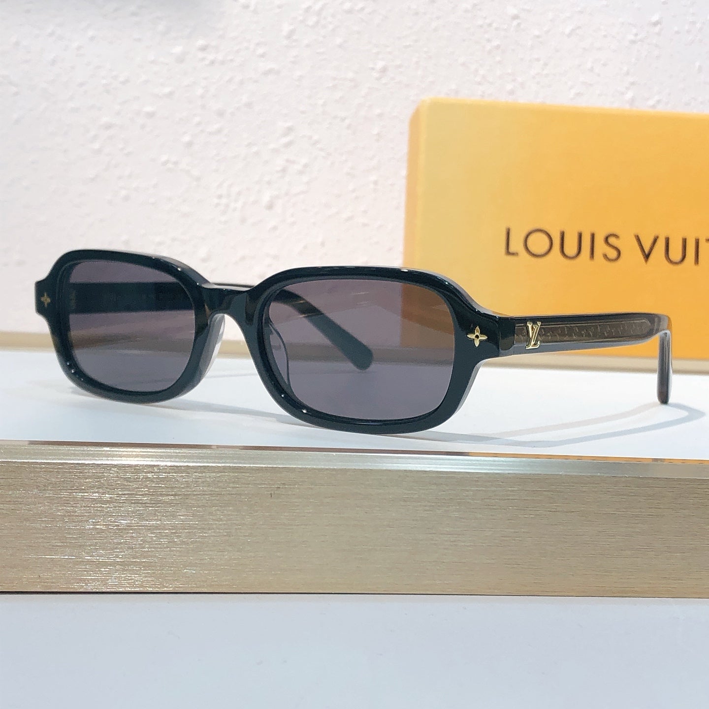 LOUIS VUITTON Z3045U  SIZE：54口17-145