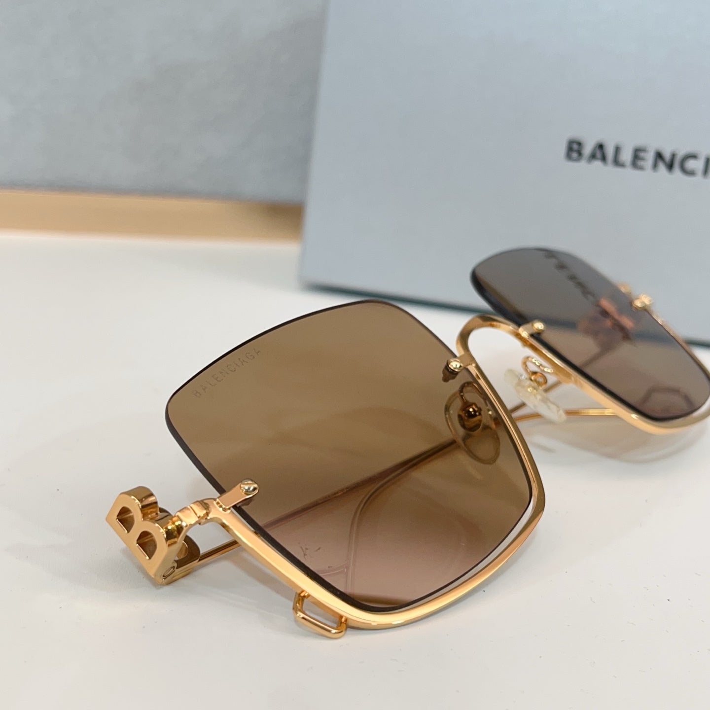 BALENCIAGA   BB0122S   Size  54-21-140