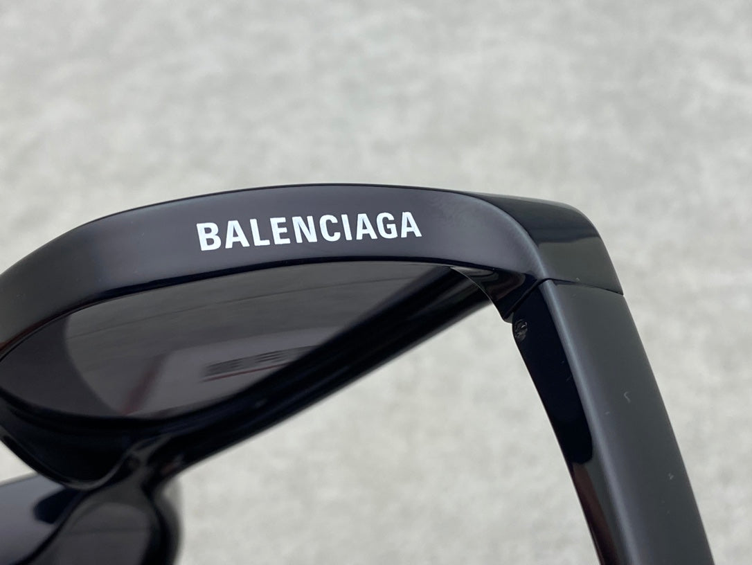 BALENCIAGA男女款太陽眼鏡 新品 size：58-18-135