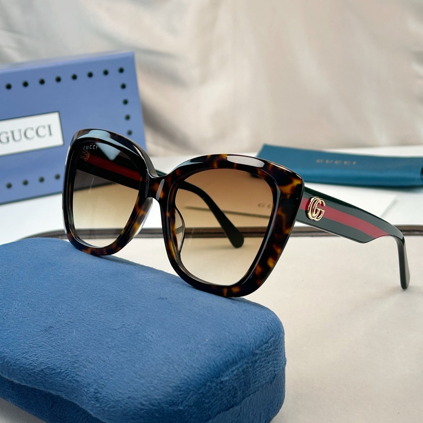 GUCCI   GG0860S 53-19-140
