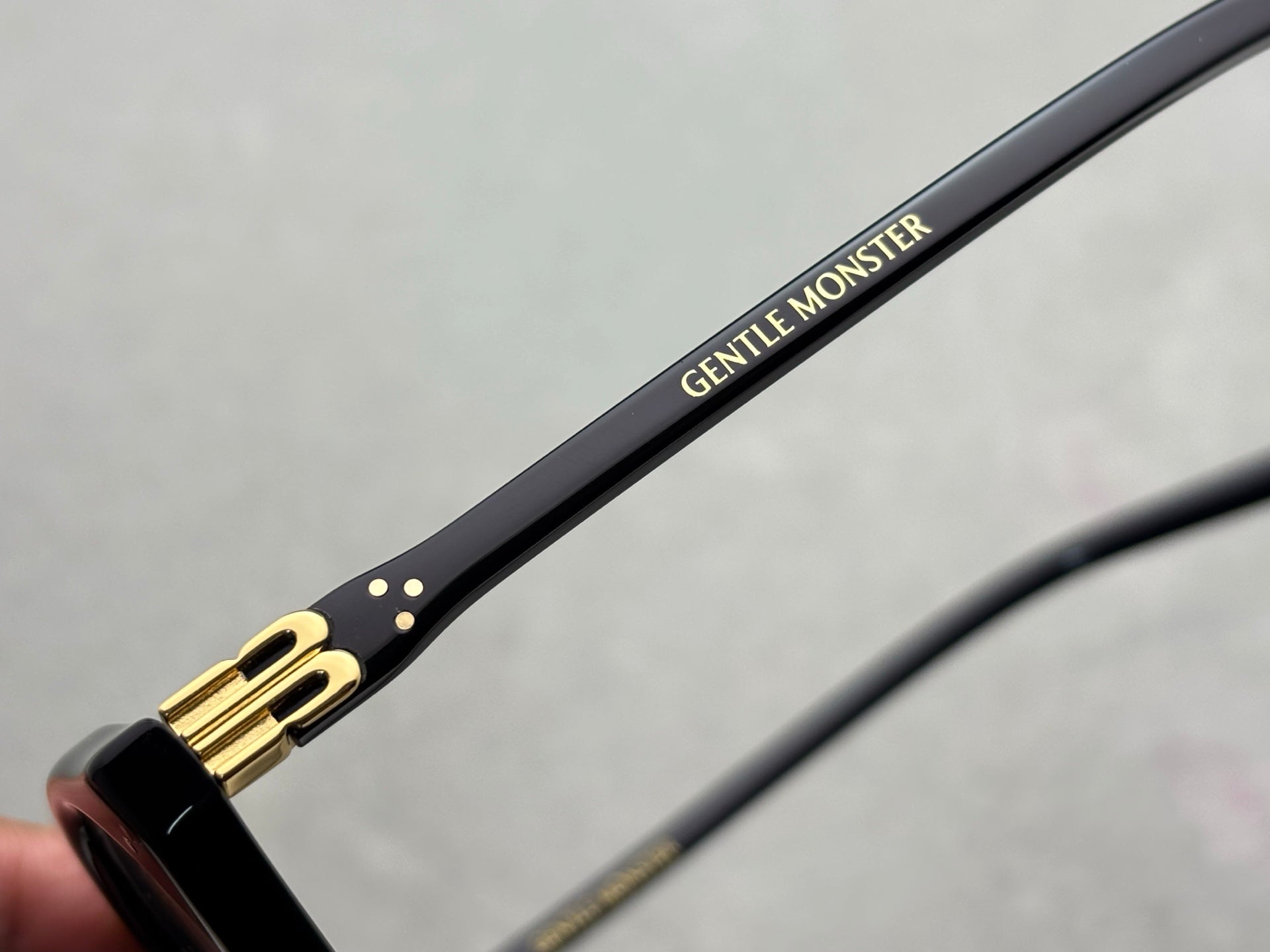 2025年新品！ GM CORORI 型號 女款太陽眼鏡 書呆子系列 義大利進口板材打造 不易變形 不容錯過 size：49-20-145