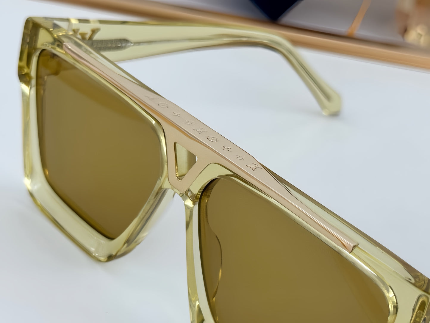 Louis Vuitton- 水晶黃型號Z1502 Z1681 Z1682 Z1811 Z1894 z1979 Z2200