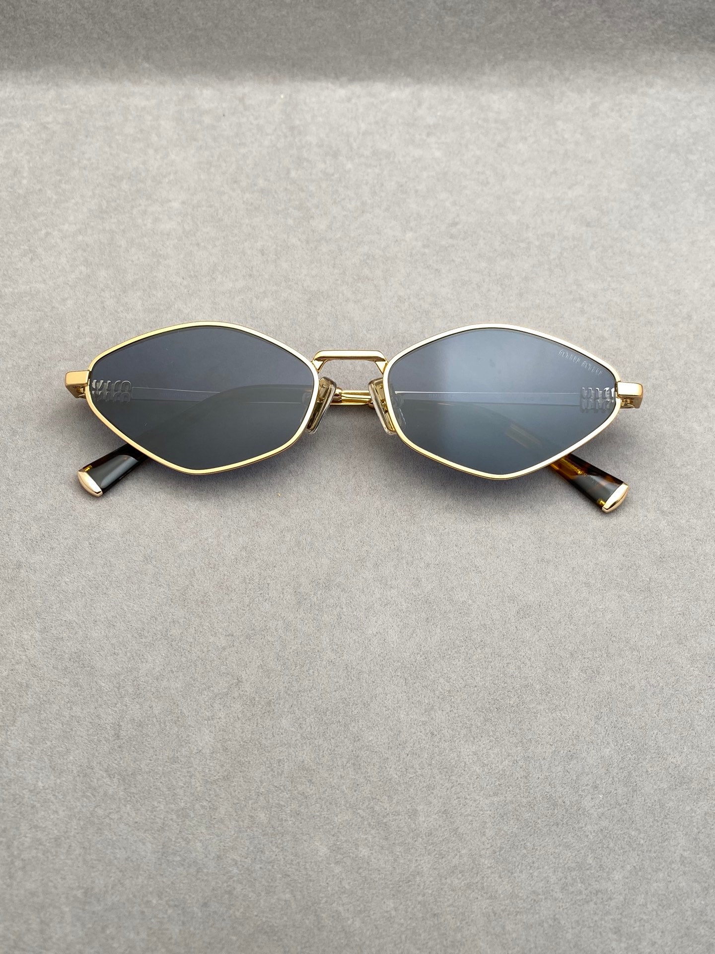 MIUMIU SMU56Z 尺寸 56口17-145