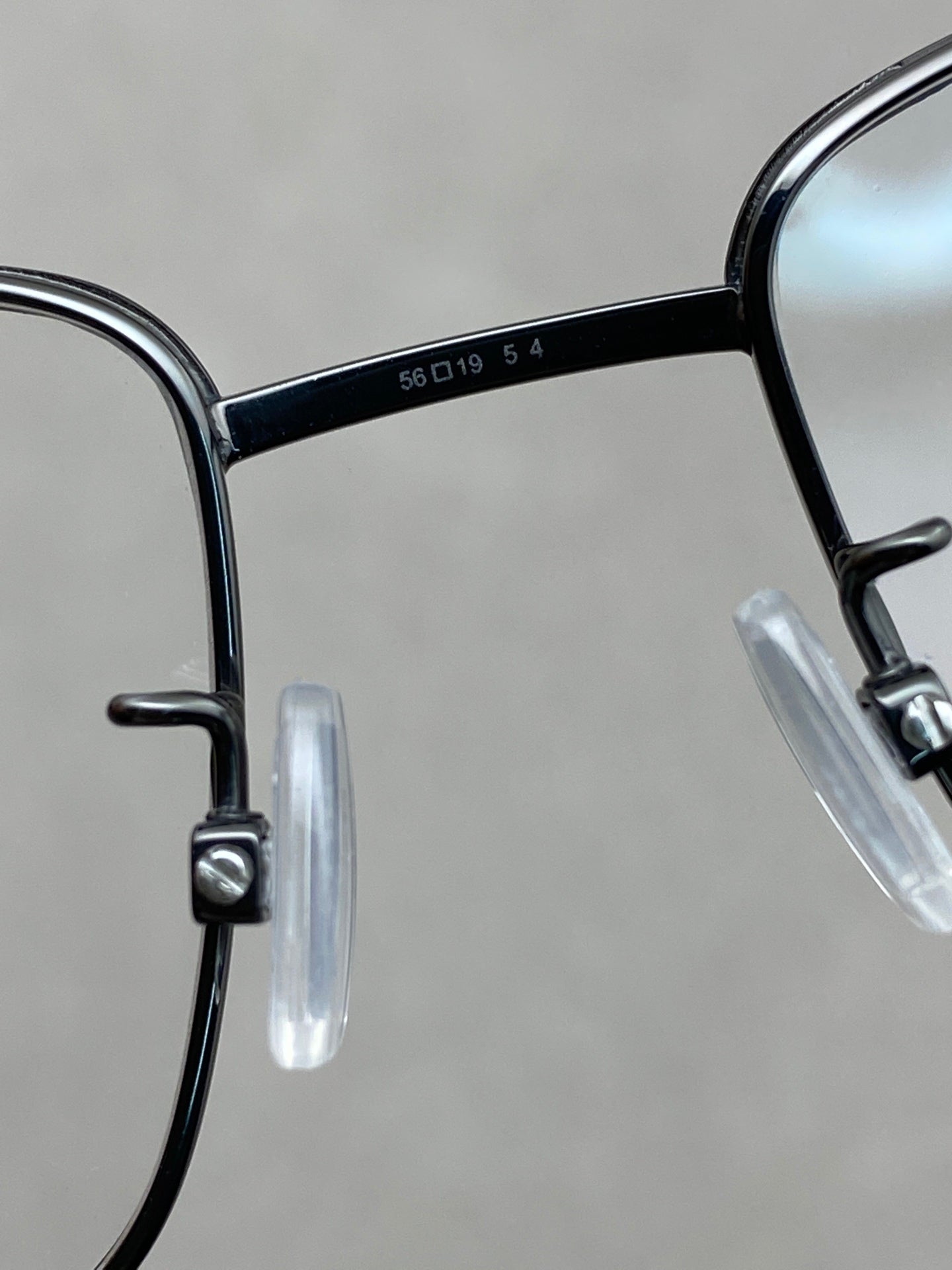 HUGO BOSS，鈦架系列， 獨立可調式鼻托，尺寸56-19-145