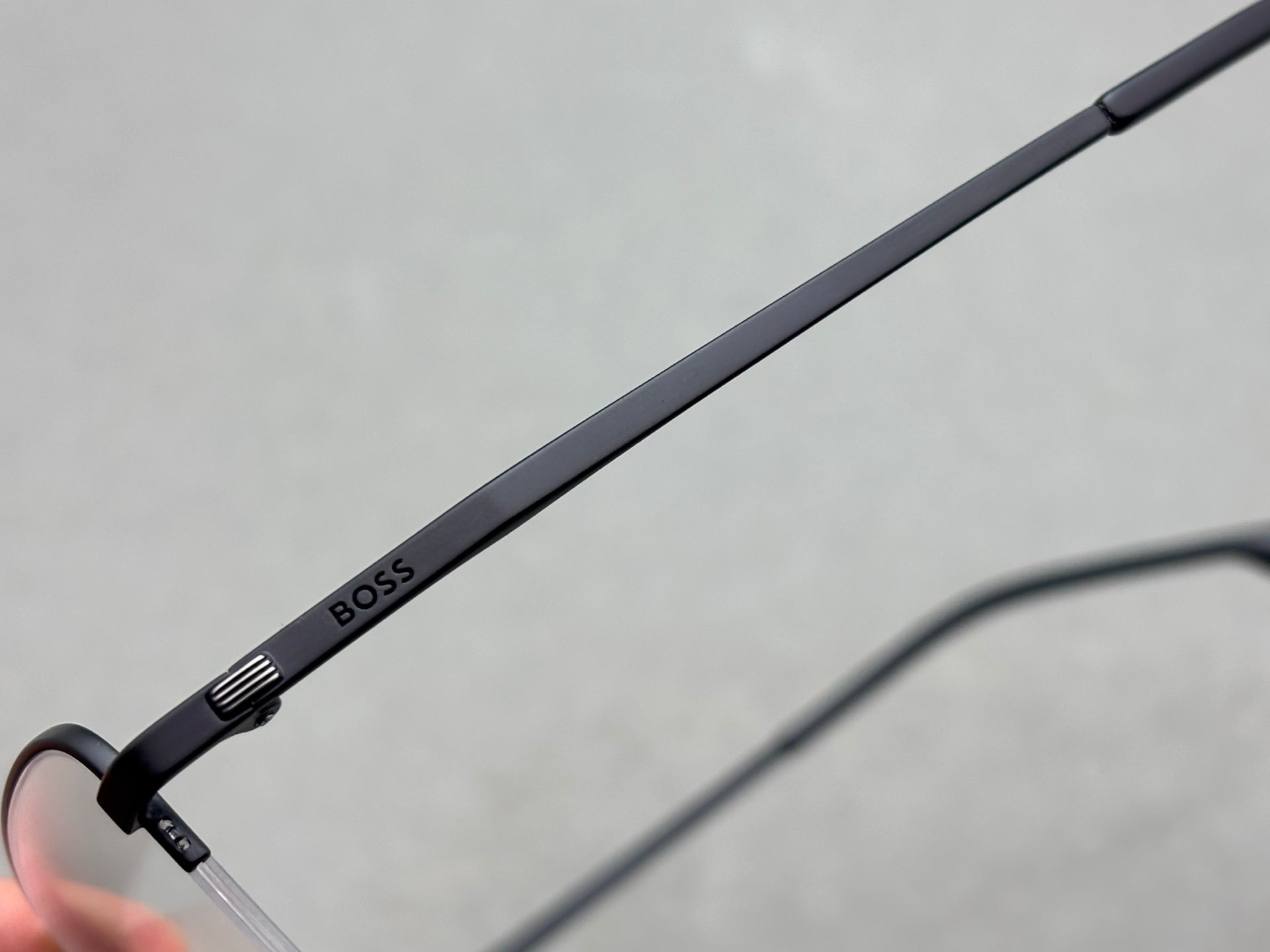 HUGO BOSS 男女眼鏡 鈦合金 size：54-18-145總寬145框高40