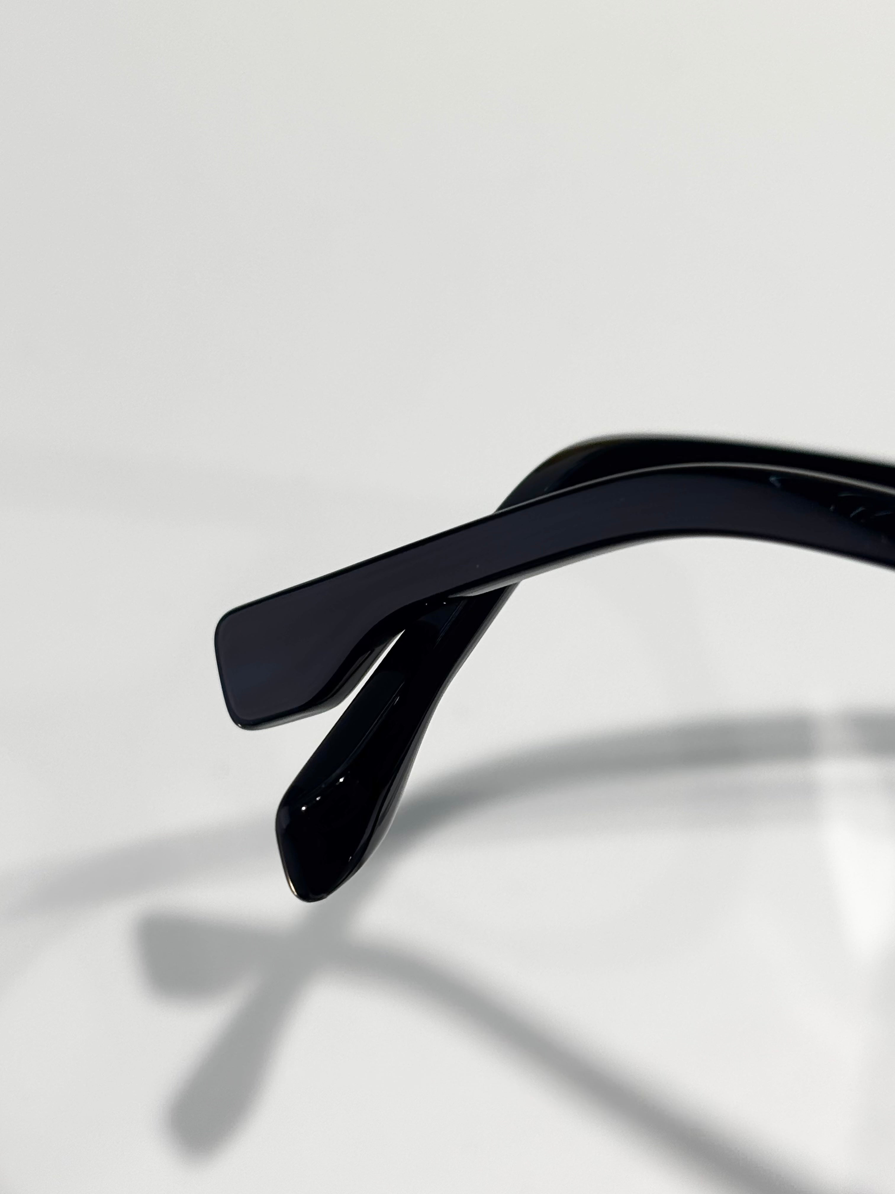 Fendi ：FE50126I SIZE：53口16-140 黑