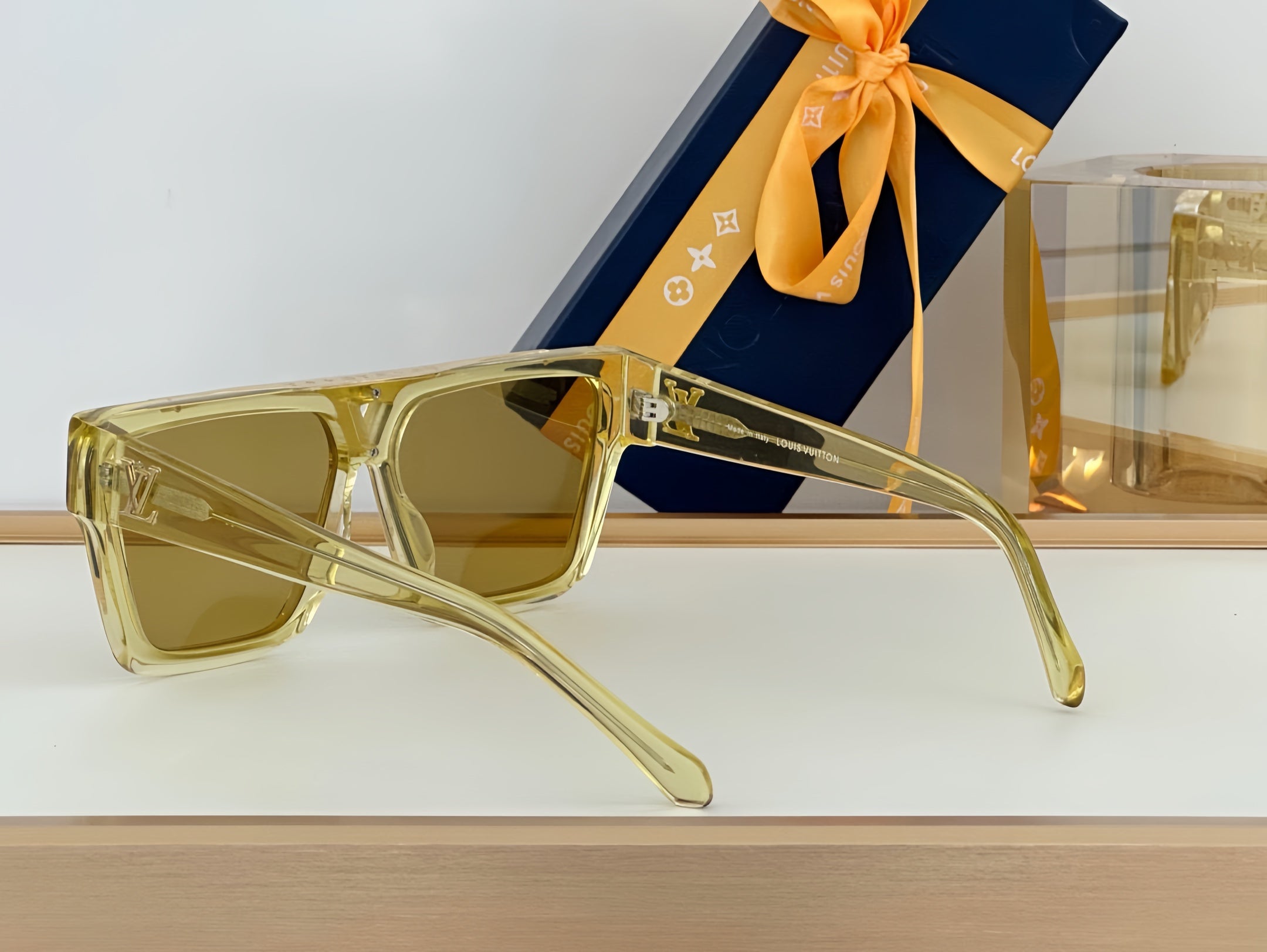 Louis Vuitton- 水晶黃型號Z1502 Z1681 Z1682 Z1811 Z1894 z1979 Z2200