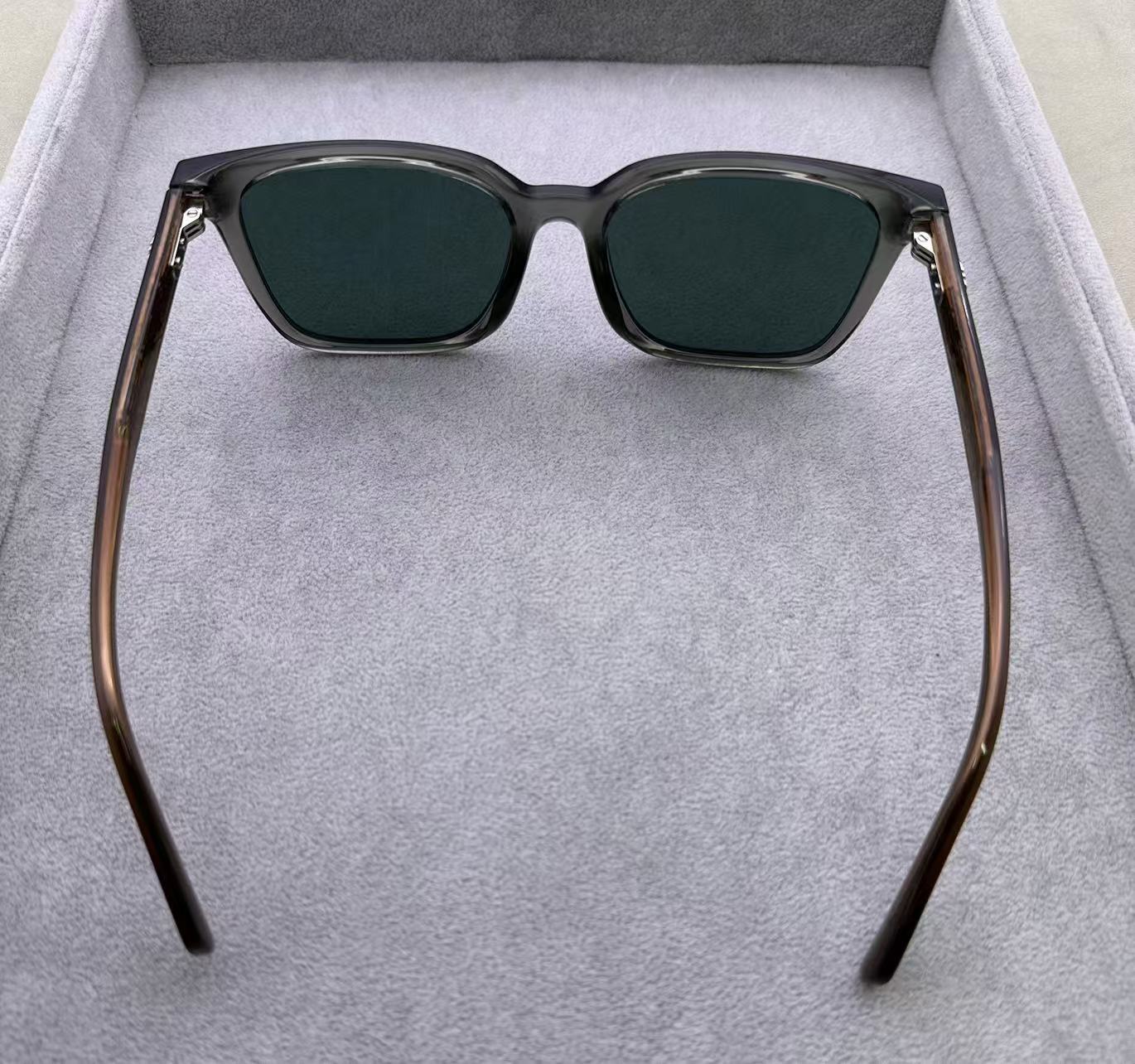 FERRAGAMO SF2057SLBK 綠色鏡片 尺寸57-18-145