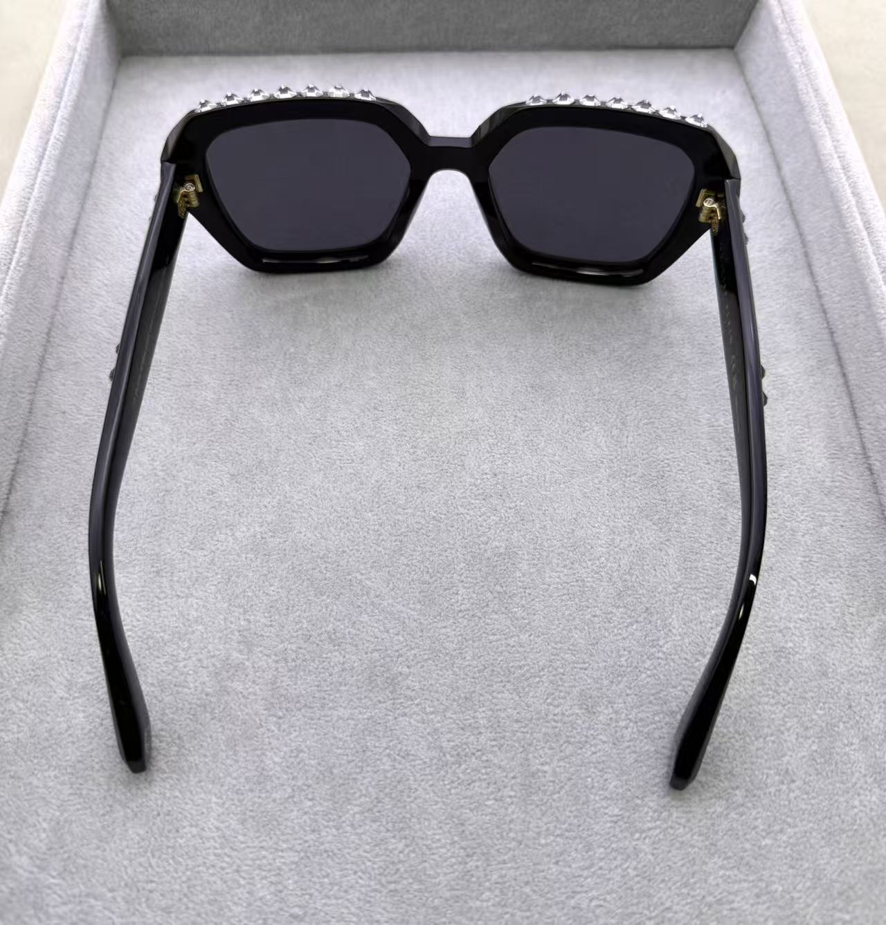 全新Philipp Plein 女款太陽眼鏡 施華洛世奇水鑽 size：55-20-150 灰色鏡片