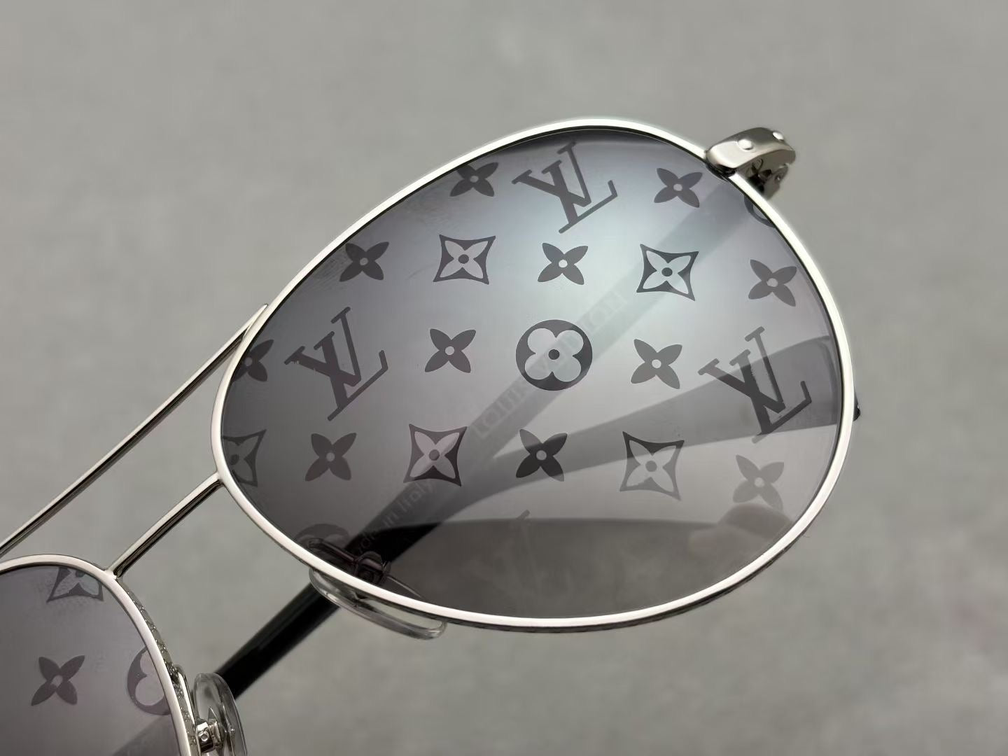 LV 男女款太陽眼鏡 金屬鍍18K金