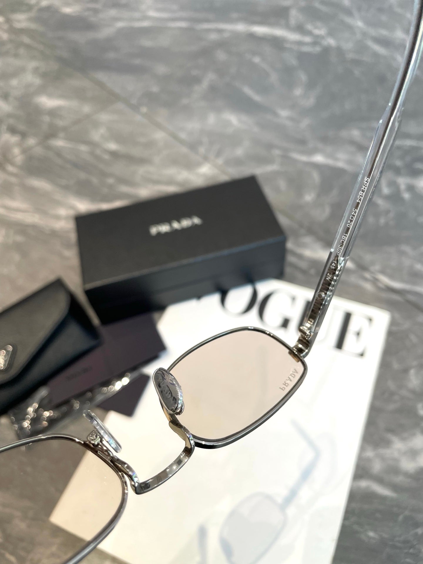 Jennie & Prada  RB54