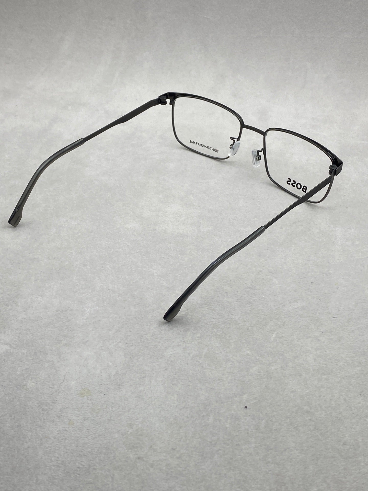 HUGO BOSS，鈦架系列， 獨立可調式鼻托，尺寸56-19-145