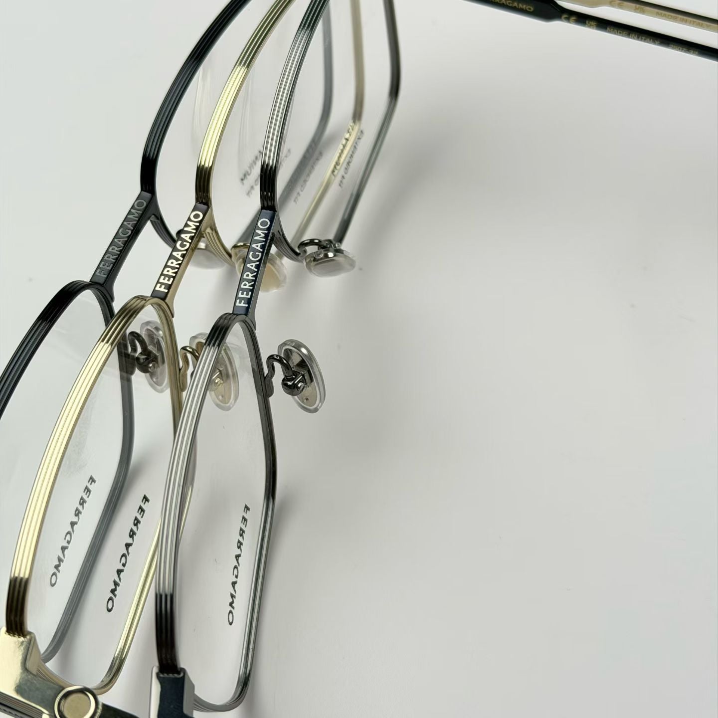 FERRAGAMO  SF2601   尺寸56-19-145